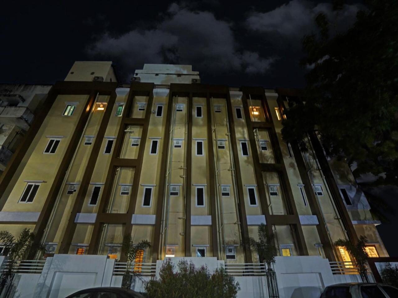 Hotel Capital O De Alphabet Kākināda Exterior foto